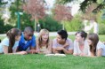 /album/fotogaleria/jovenes-leyendo-biblia-jpg/